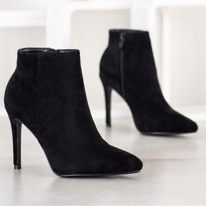 Small Swan Stílusos csizma magas sarkon fekete 1