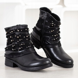 Queentina Kényelmes csizma díszítéssel fekete 1