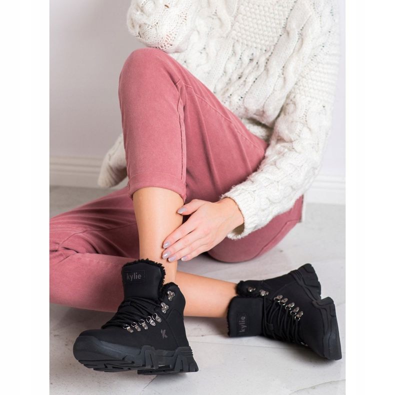 Kylie Fekete csapdázók báránybőrrel 1