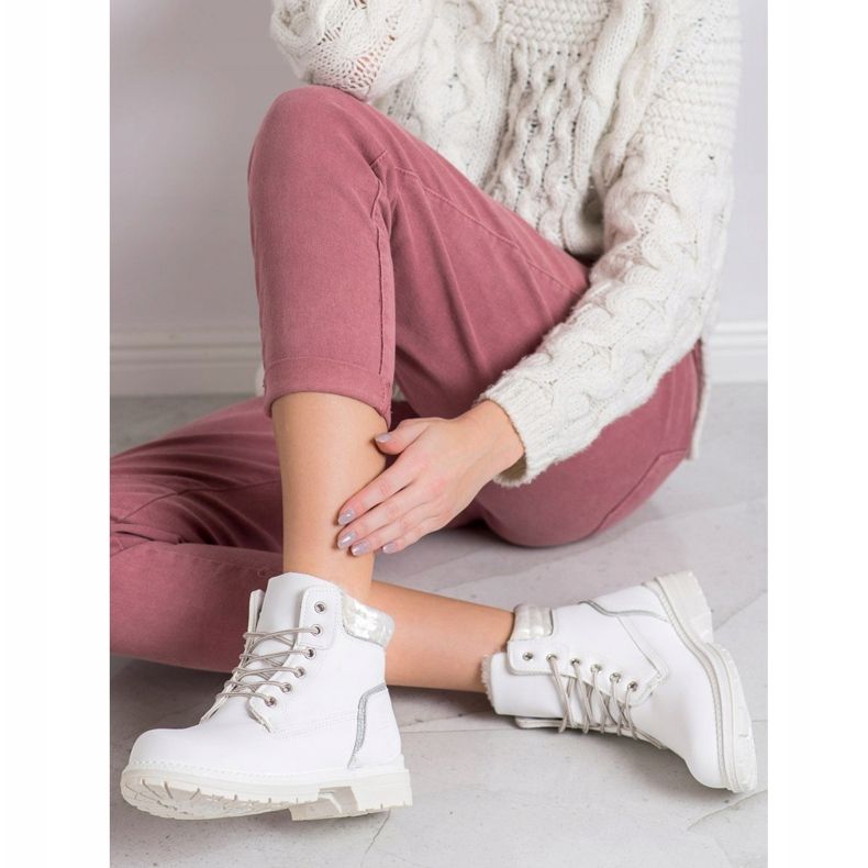 SHELOVET Túrázó csizma velúr felsőrésszel fehér ezüst 1