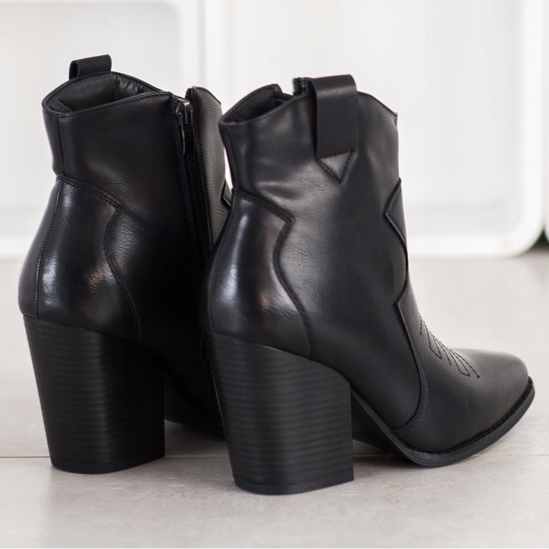 Bella Paris Fekete tehénlányok 1