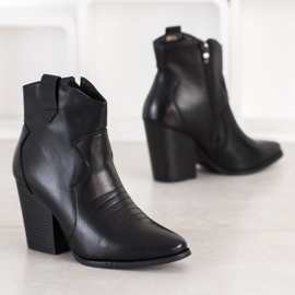 Bella Paris Fekete tehénlányok 2