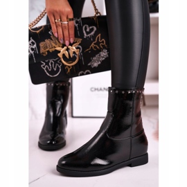 Fekete meleg, lakkozott csizma fúvókákkal, teljesítmény 2