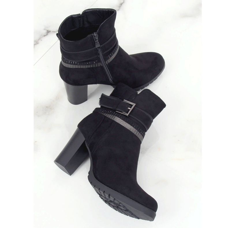 Fekete magas sarkú csizma BH126-KB Fekete 1