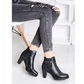 Flyfor Fekete csizma magas sarkú cipőben 1