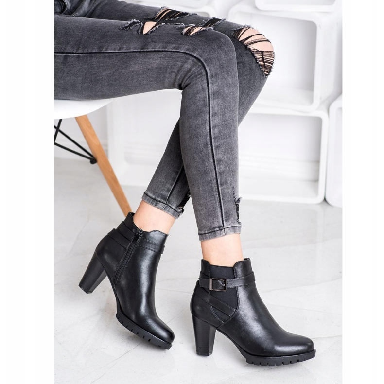 Flyfor Fekete csizma magas sarkú cipőben 1