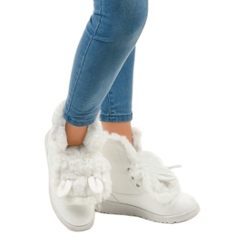 Fehér szigetelt csizma az Alrindrától 1 Fehér szigetelt csizma az Alrindrától 1