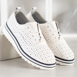 Goodin Áttört bőr lábbeli fehér 2