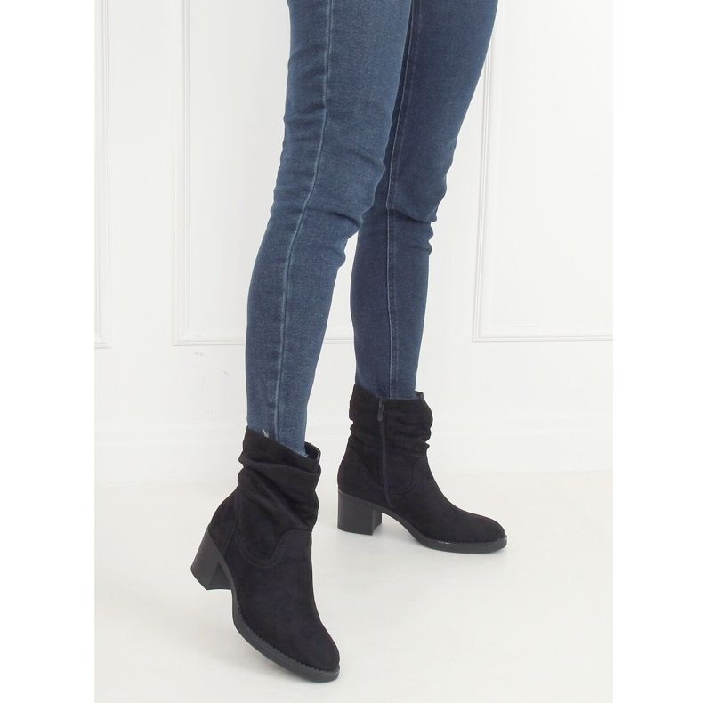 Fekete magas sarkú csizma 6341 Fekete 1