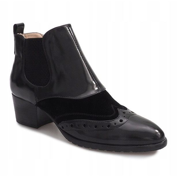 Lakkozott cipő egy oszlopon 8582-1 Fekete 1