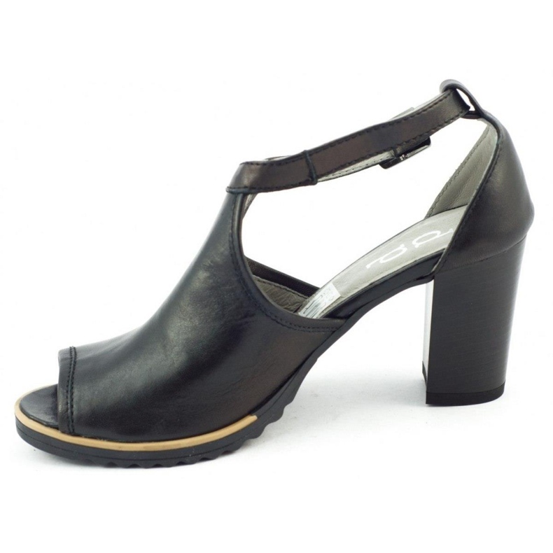 Dolce Pietro Fekete szandál a postán 1022 1