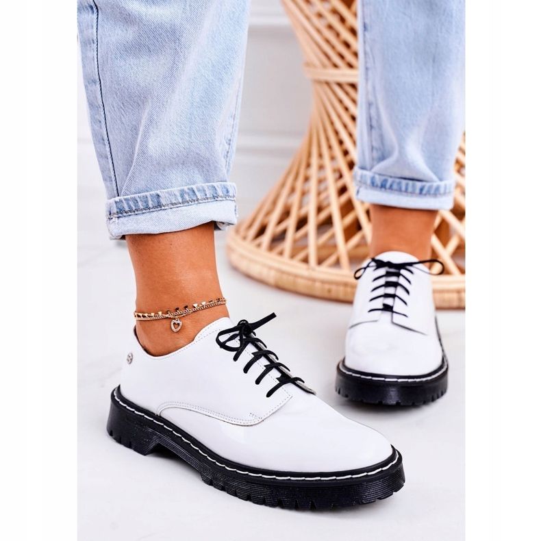 Női Oxfords Maciejka bőrcipő lakkozott fehér 04087-11 2