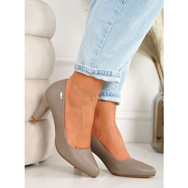 PJ1 Klasszikus szivattyúk az Eleanor Cappuccino bárban bézs 1