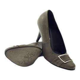 Szürke bőrszivattyúk ezüst Korda bilincsel 3