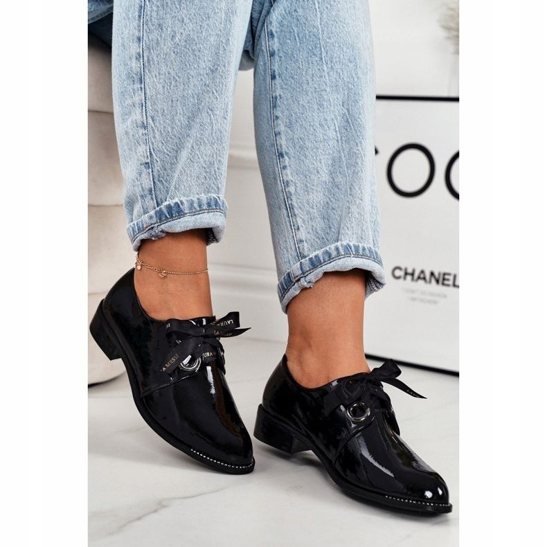 Lakkozott női cipő Laura Messi 2044 Fekete 1