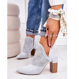 Áttört csizmák egy oszlopon Világosszürke Michelle 2