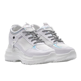 Fehér cipők vastag Johan talpán 1