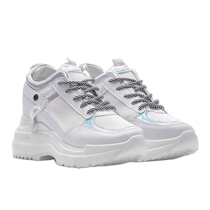 Fehér cipők vastag Johan talpán 1