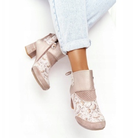 Női bőrcsizma sarkon Maciejka arany bézs 03963-20 aranysárga 1 Női bőrcsizma sarkon Maciejka arany bézs 03963-20 aranysárga 1