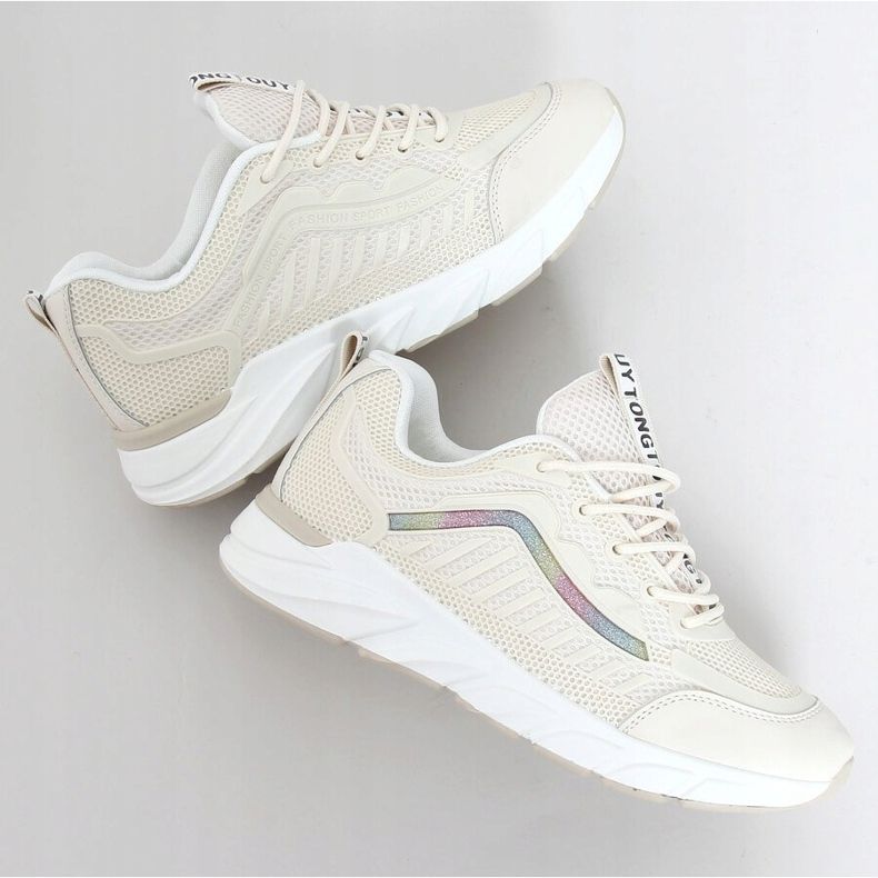 Bézs sportcipő nőknek J143 Bézs 1