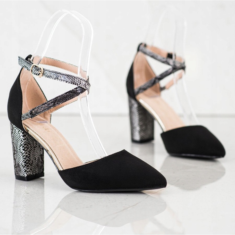 S. BARSKI Stílusos szivattyúk egy oszlopon fekete 1