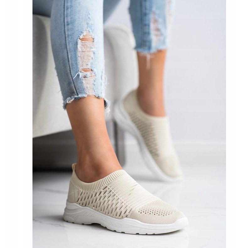 Ideal Shoes Kényelmes áttört cipők bézs 1