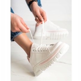 SHELOVET Fehér cipők a platformon 2