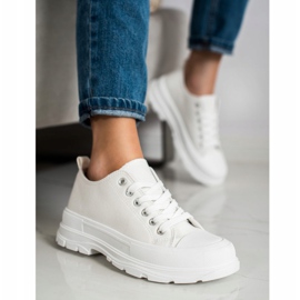 SHELOVET Fehér cipők a platformon 2