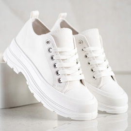 SHELOVET Fehér cipők a platformon 1