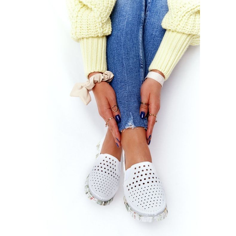 Áttört bőrcipők Maciejka fehér 03512B-11 sokszínű 1