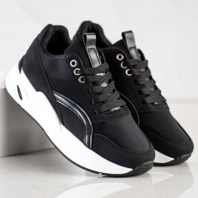 SHELOVET Klasszikus cipők a platformon fekete 1