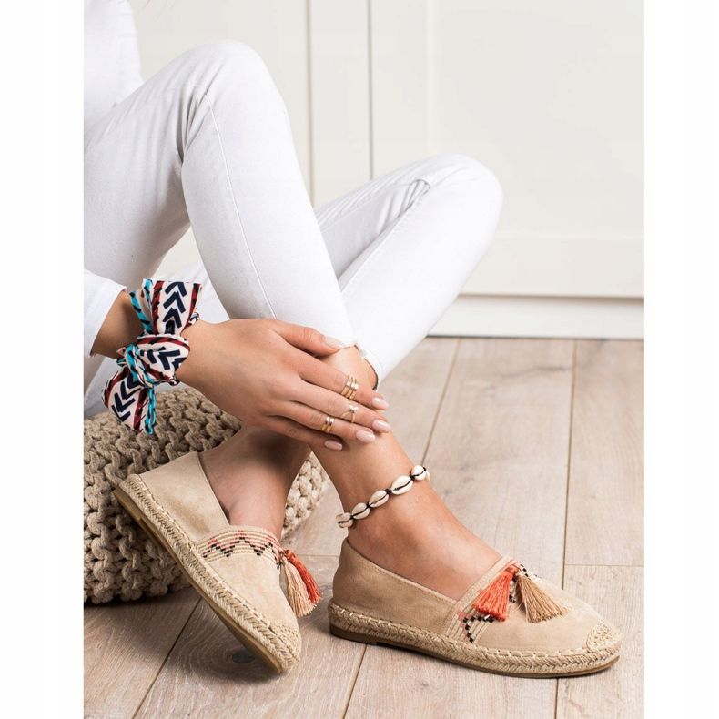 Best Shoes Divatos espadrillák díszekkel bézs 1