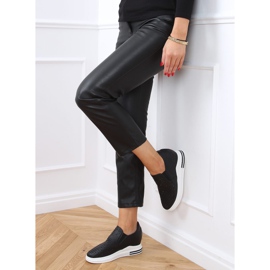 Fekete cipők csúsznak ék sarkú HY-251 fekete 1