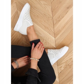 Cipők csúsznak fel a bézs színű HY-251 bézs ékre 1