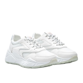 Vaskos fehér cipők, fémes Kenna részletekkel 1