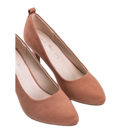 Rózsaszín szivattyúk Cameron tűsarkún 1