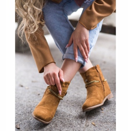 Cm Paris Barna tehénlányok egy ék sárga 2