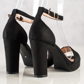 Weide Fekete szandál egy bárban 1