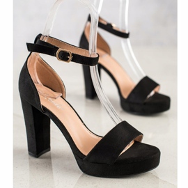 Weide Fekete szandál egy bárban 2