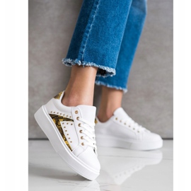 SHELOVET Fehér cipők a platformon fekete sárga 1