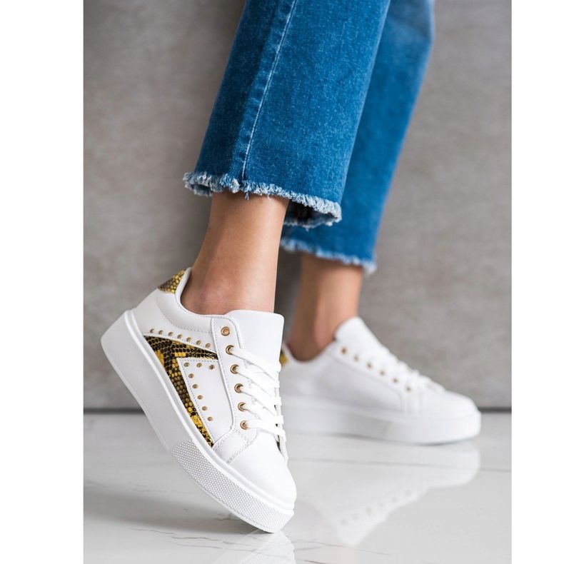 SHELOVET Fehér cipők a platformon fekete sárga 1