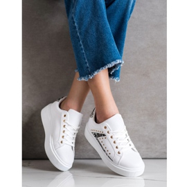 SHELOVET Fehér cipők a platformon fekete 2