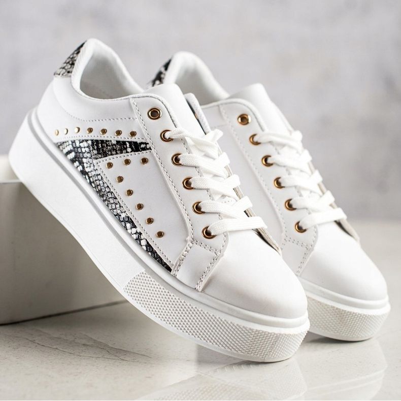 SHELOVET Fehér cipők a platformon fekete 1