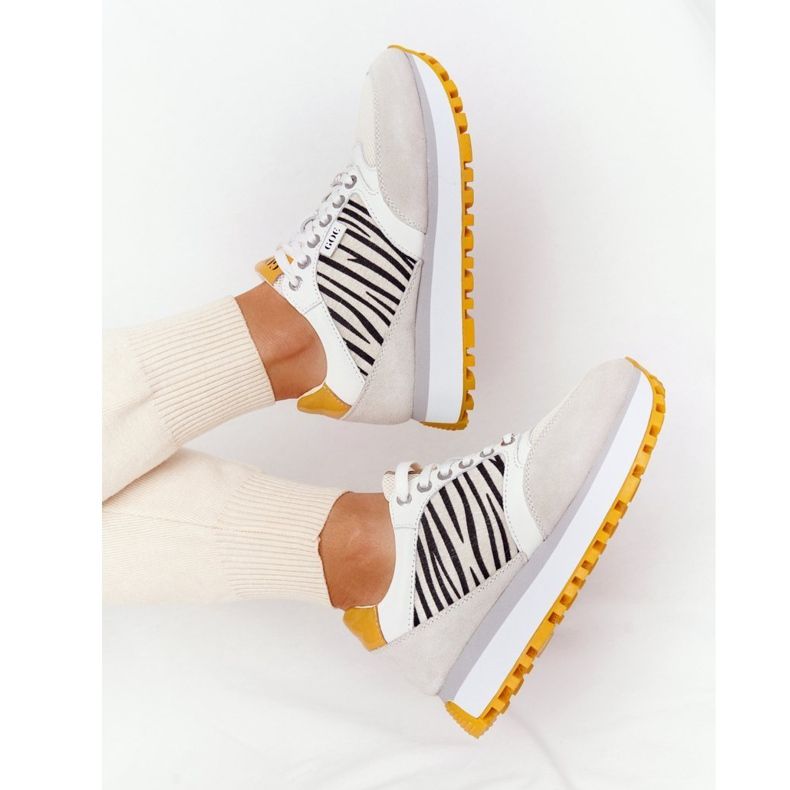Bőr sportcipő a platformon GOE HH2N4001 Fehér-sárga 1