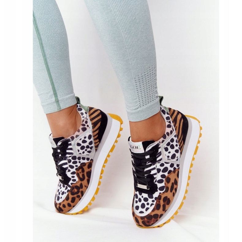 Velúr sportcipő a platformon GOE HH2N4003 Barna fehér fekete 2