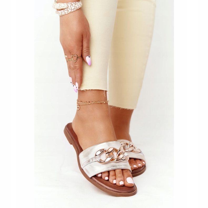 Bőrpapucs lánccal Nicole 2652 Fémfehér 2