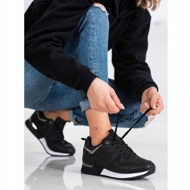 SHELOVET Fekete cipők mintákkal 2