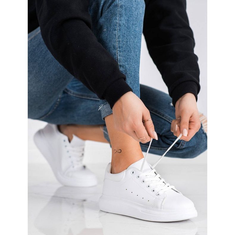 SHELOVET Fehér cipők a platformon 1