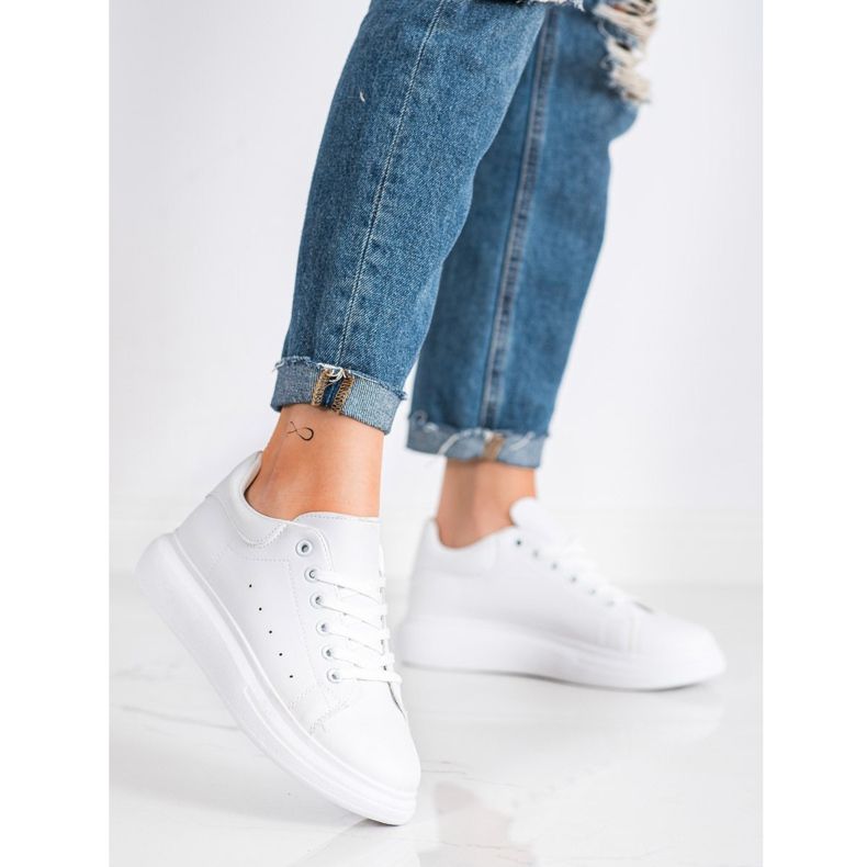 SHELOVET Fehér cipők a platformon 2