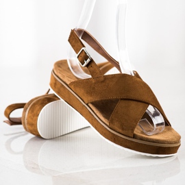 Goodin Barna szandál a platformon 2